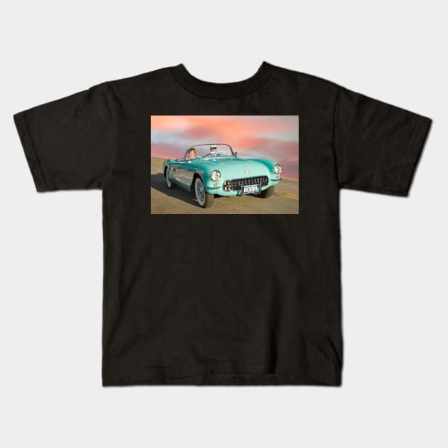 Classic Vette Kids T-Shirt by wolftinz